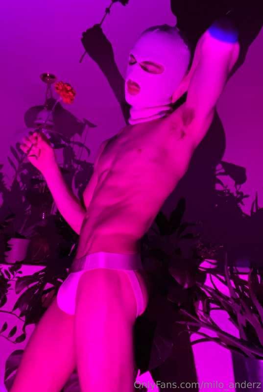 Happy V-Day to my beautiful followers 🩷💜 Sending my love to ..