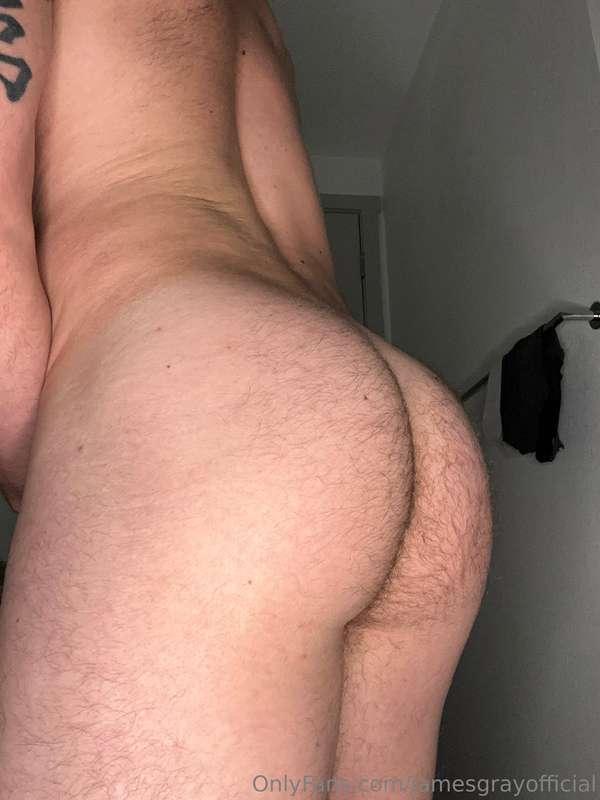 Who’s going to eat this hairy ass🤤 I need it rimmed bad😉