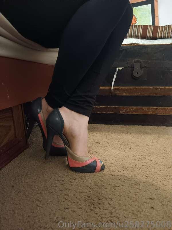 My first toe dangle video!  I love how enticing and playful ..