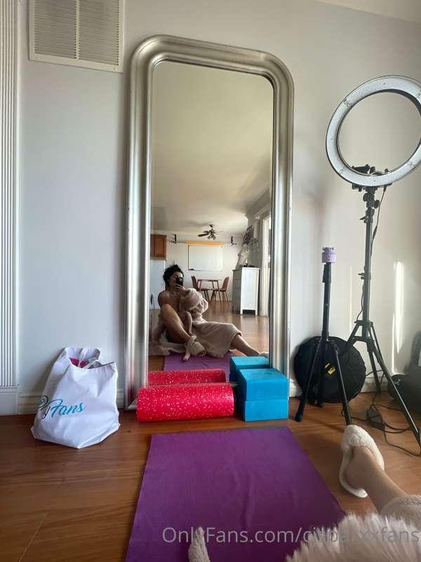 Made a mini workout and filming space. The light flows into ..