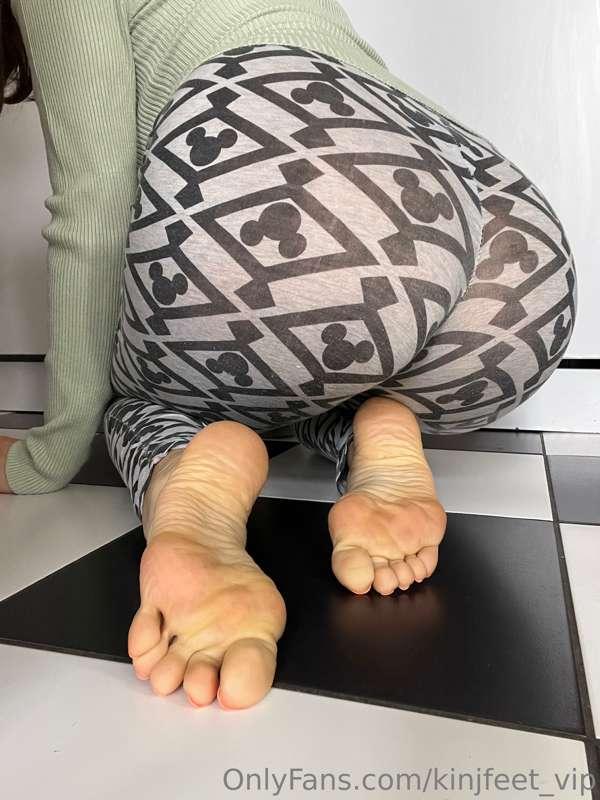 When words are not needed, the feet speak for themselves😉😊 S..