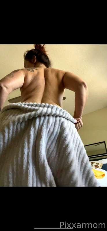 Want me to take it off? 👅👅