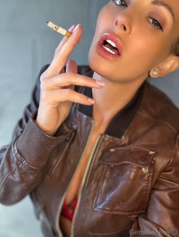 Some addictions are dangerous… but you already knew that. 😏💋