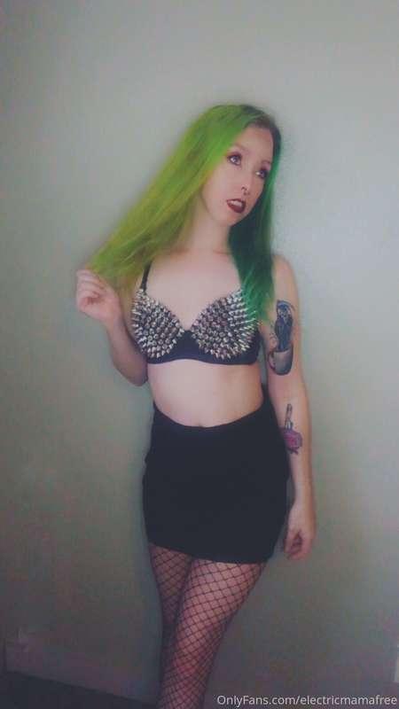 Living for my new split dye green hair and spike bra 😏