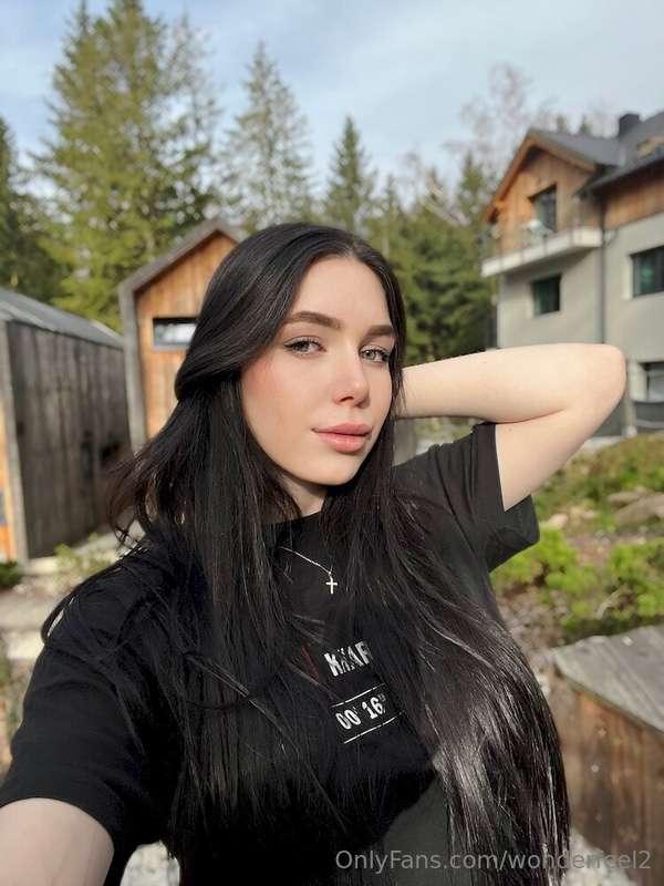 Hello! ✨ I’m Diana @fierce.flirt, and I absolutely love that..