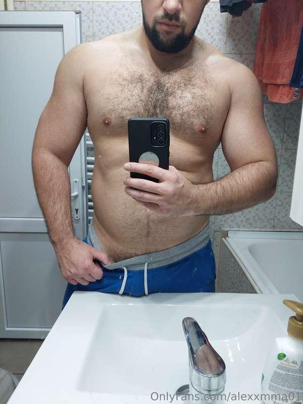 I enjoy home workout😍