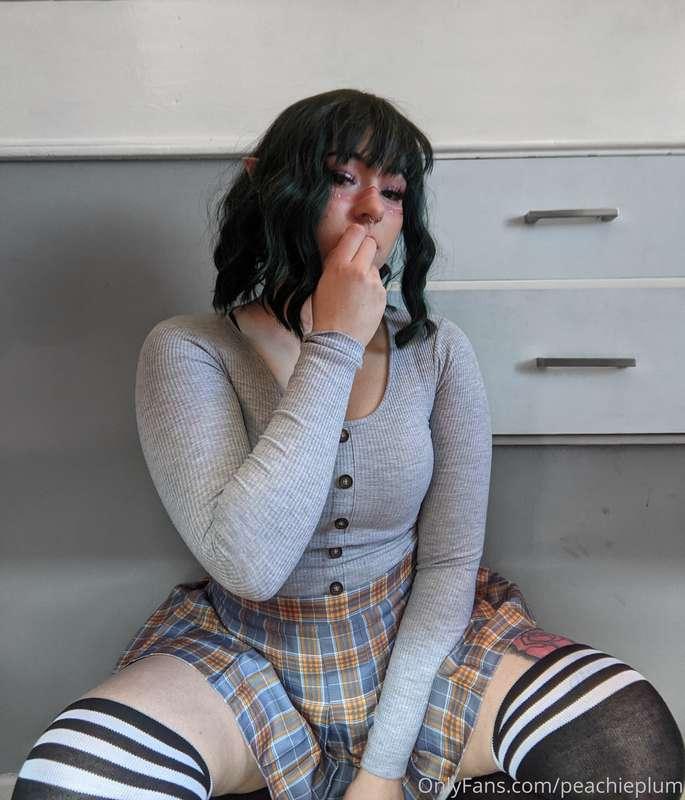 Imagine if I sat on your lap like this...   P.s, I have no p..