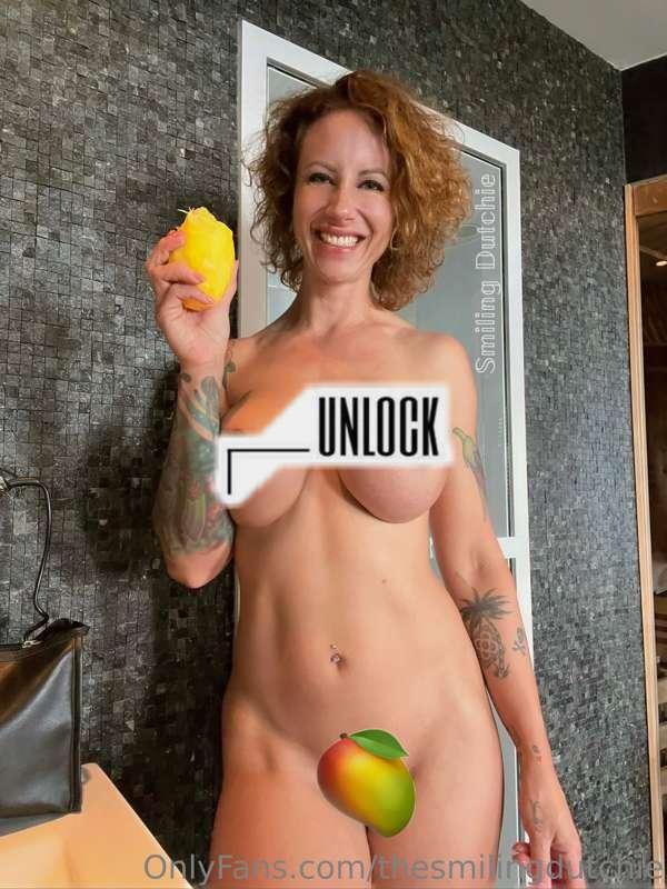 🥭 Mangoes are so much tastier when you eat them naked 😜 xxx