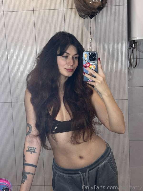 I'm like a morning mess in bed — crumpled, lazy😋🔥🥰And did yo..