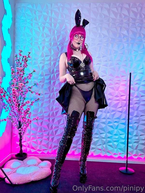 You love to upskirt me hey, why not make it a little easier ..