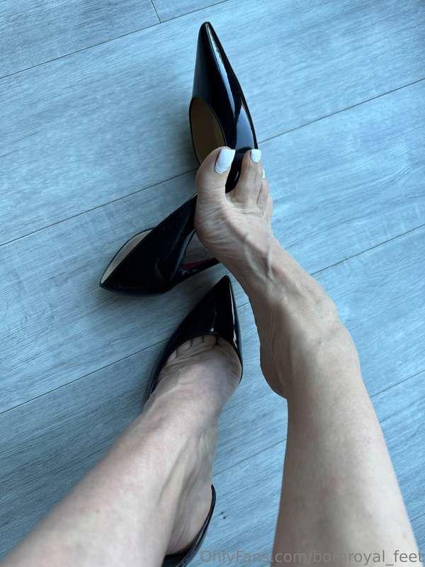bornroyal_feet image #2