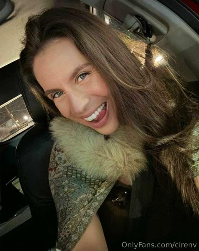 Let's chat! 😈