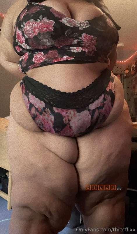 thiccflixx image #0