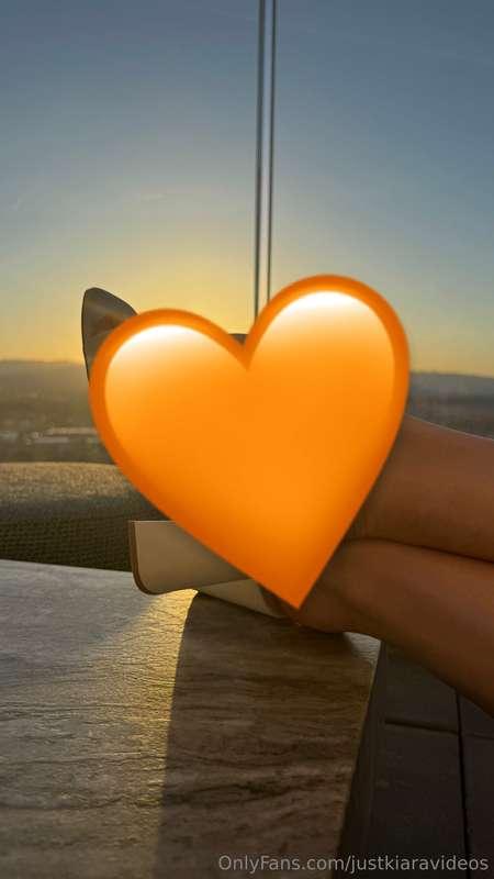 I have very cute and petite feet - this is your chance to wa..