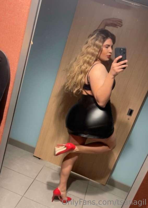 Slim thick delicious shemale Mami 🤫