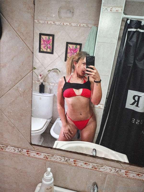 Does the red look good on me? 