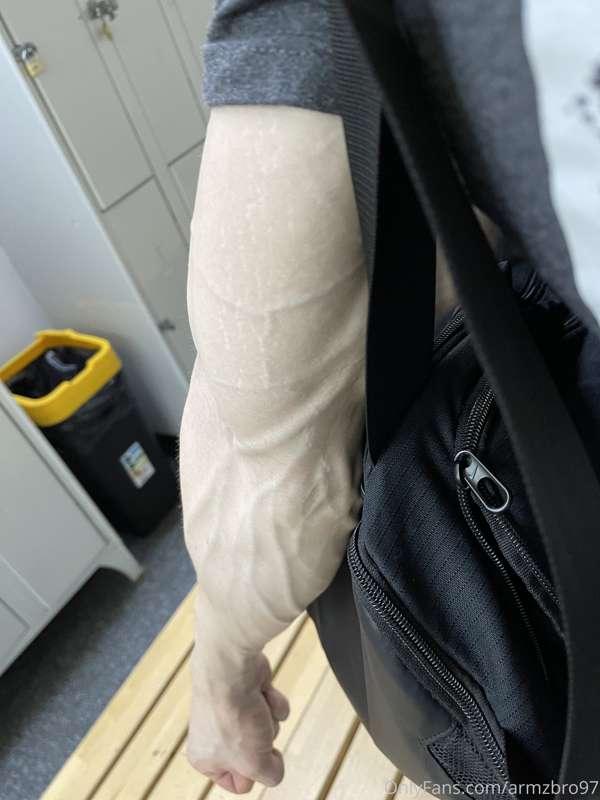 Imagine this hanging out of a sleeve😱