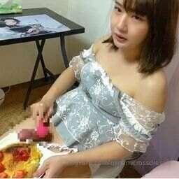 I'm in a pretty dress and I cum on my pancakes and they look..