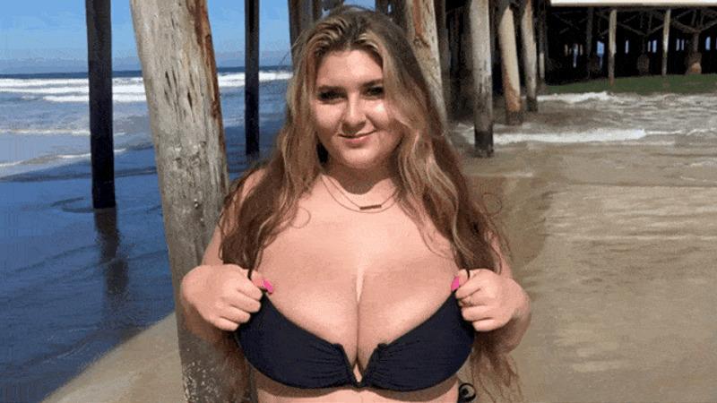 tits on the beach 💋