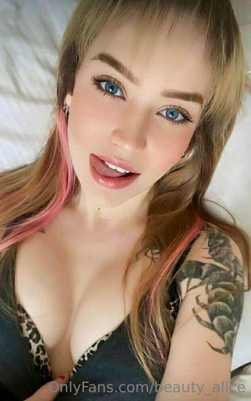 My horny  bestie 💦 @fairy_rubby7 💦 she is a master of blowjo..