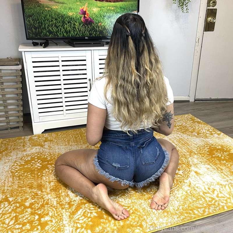 Do you think you could beat me? 😝 Swipe for dirty pics ;) BT..