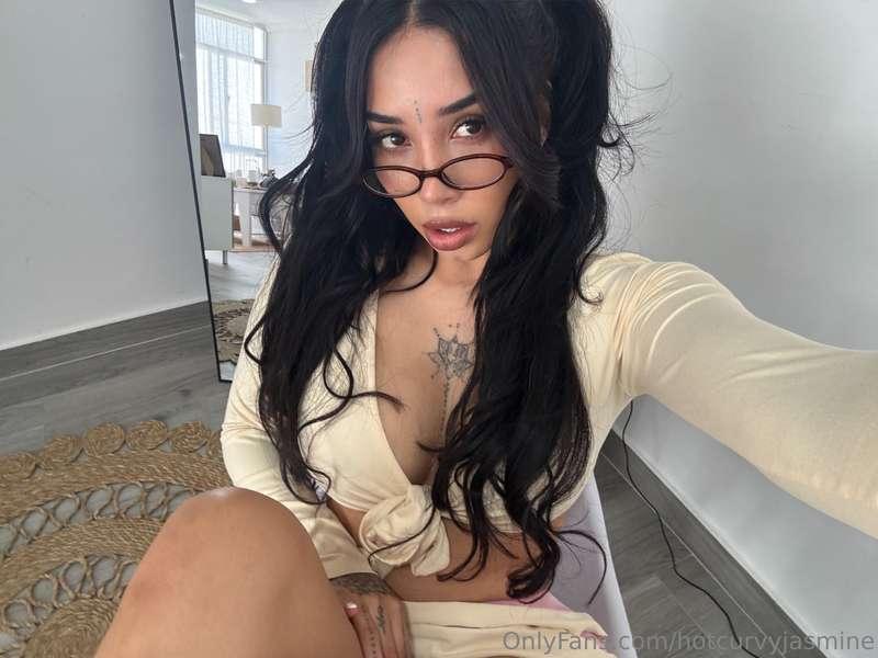 This might get me fired...I'm your slutty secretary today😳I ..