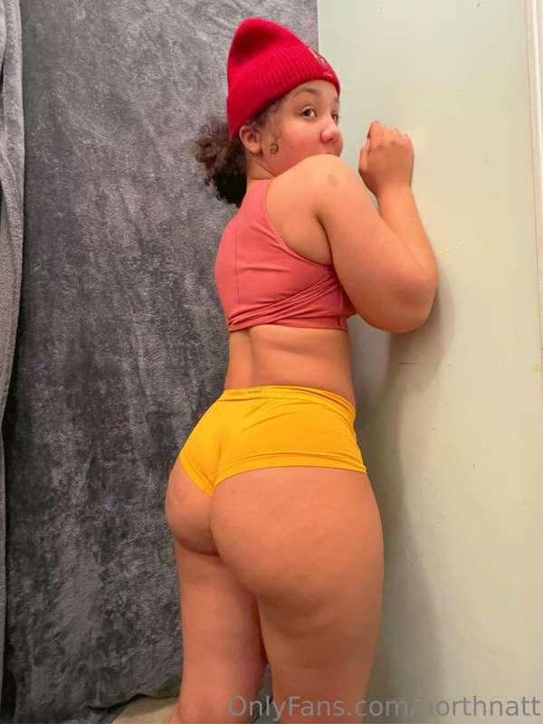 How’s it look in yellow?? 💛🍑