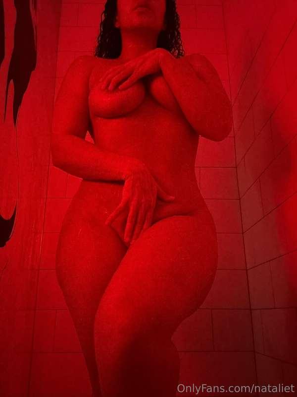 Sending new nudes out one Wednesday 🐱💦 **pussy close up, boo..