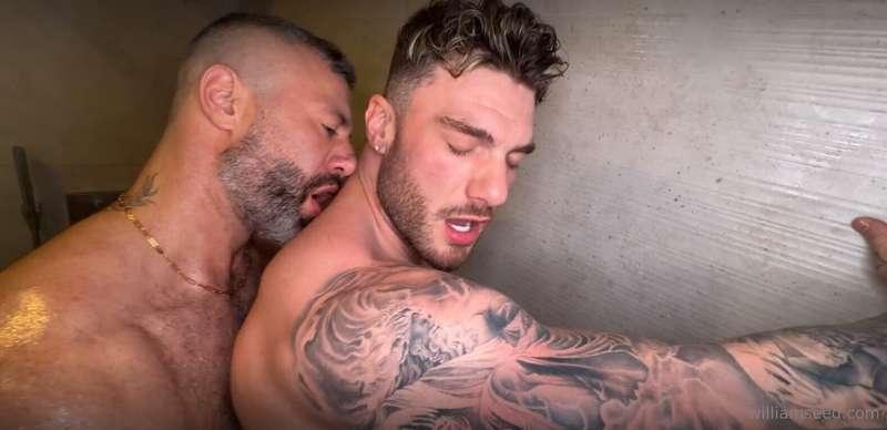 This may be one of the hottest bottoming scenes ive ever don..