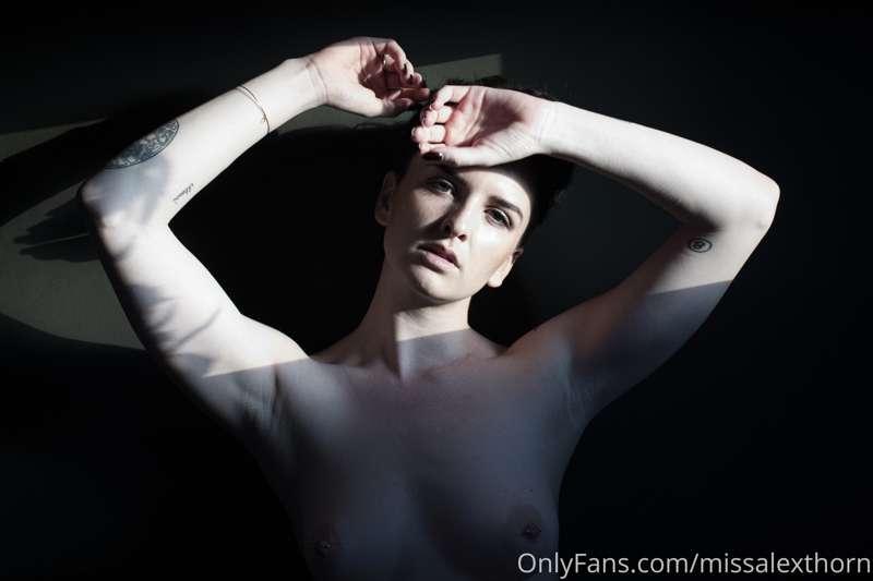 I have been really enjoying all these natural light 'artsy' ..
