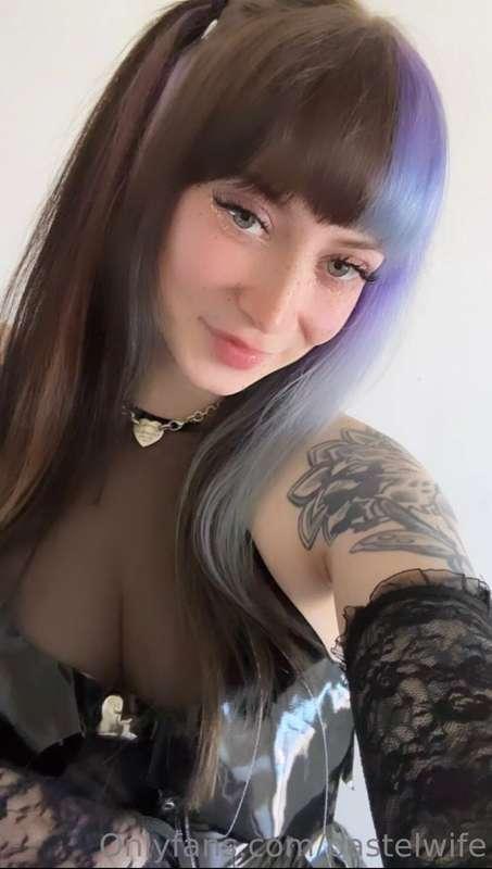 misa gf? :3💜