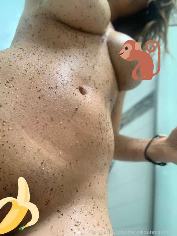 Feed Mr. Monkey 🐒 for $5 & I’ll send you these 15 pics I too..