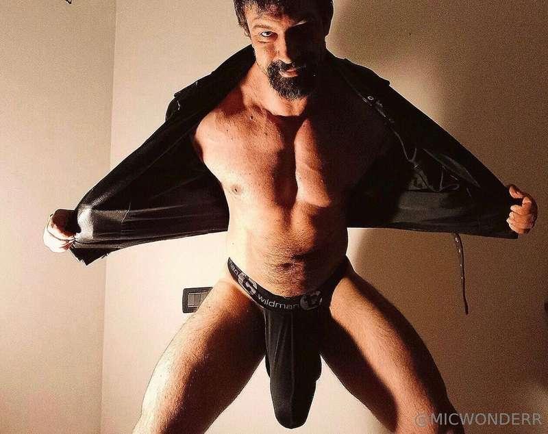 Should I collab with my friend?He really has 12.9 inc 𝐅𝐀𝐓 𝐀𝐍..