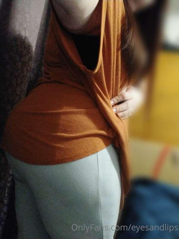Does my ass look thick in these jeans? 😁😋