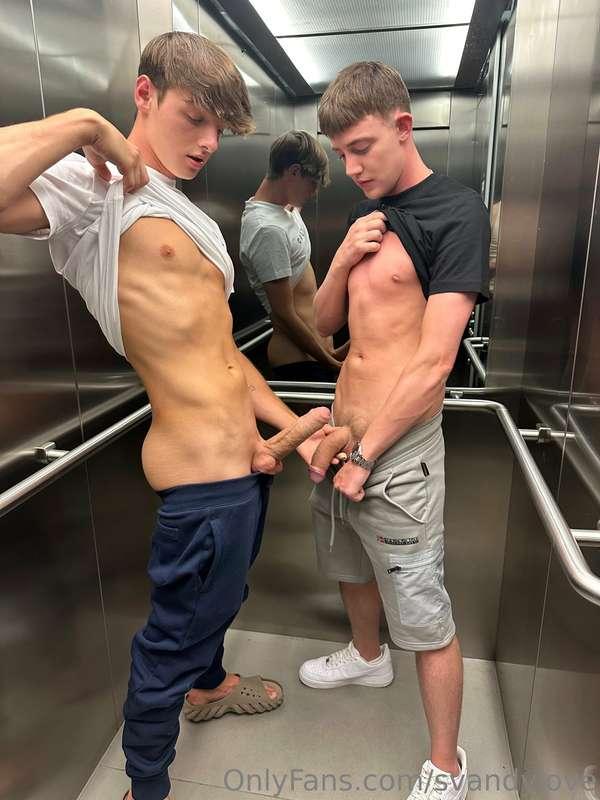 FLIP FUCK THREESOME! Everyone’s hole got fucked this time! W..