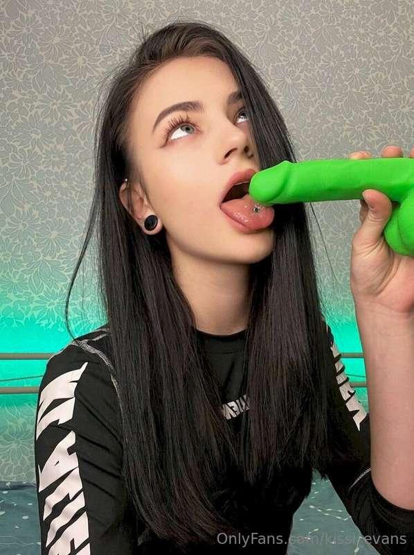 HORNY VIRGIN ANGEL @rachael_moon 🔥FREE SUBSCRIBE🔥😍😍😍😍 THIS C..