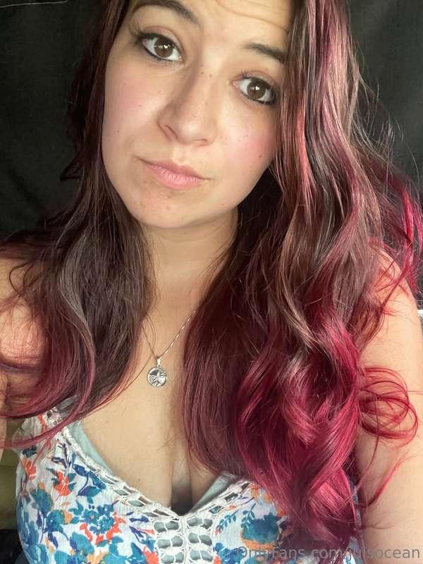 Happy Monday ☀️💜 loving my new hair color 💕💕💕 the rompers is..