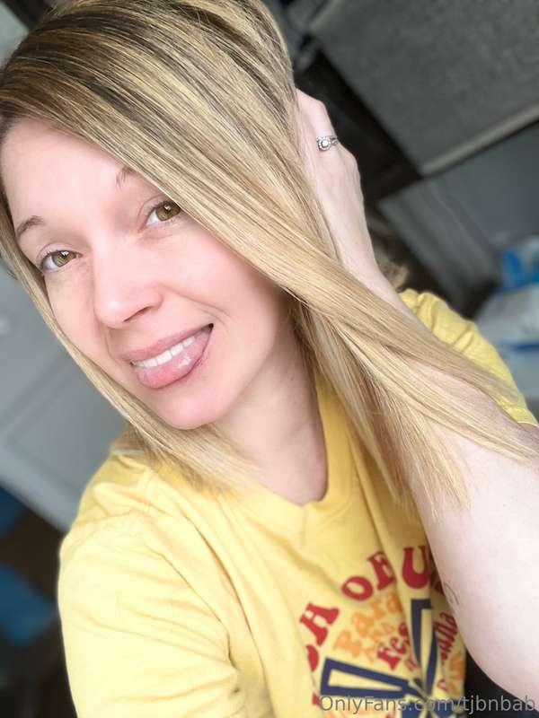 Happy hump day ❤️😘😍
Put some streaks in my hair! 
What ya th..