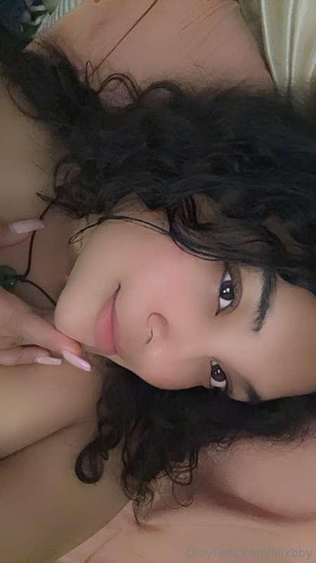 boredddd and horny sending titty pics to anyone who tips ton..