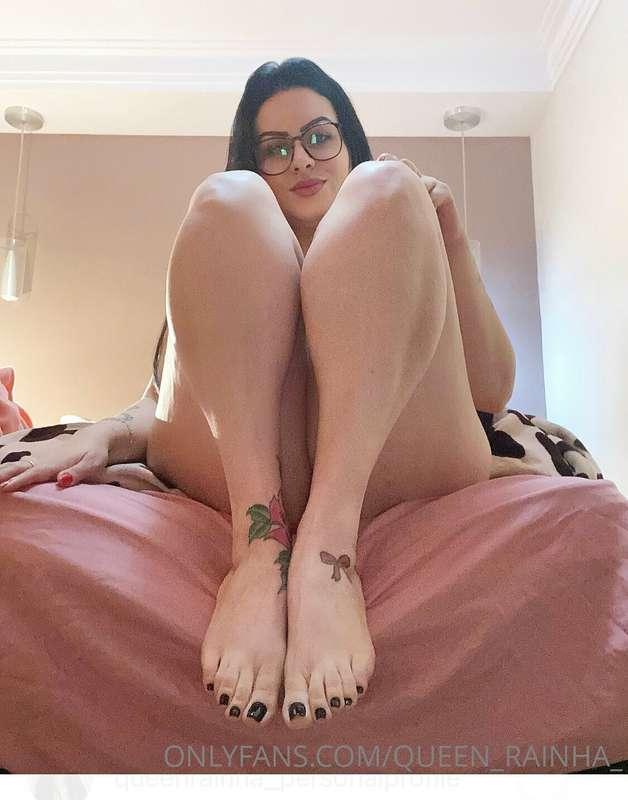 Come suck my toes. Vem chupar meus dedos.