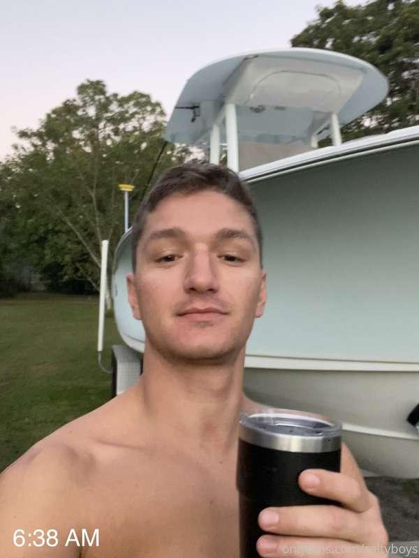 Rise n shine. It’s a boat day. Just me and B 😏