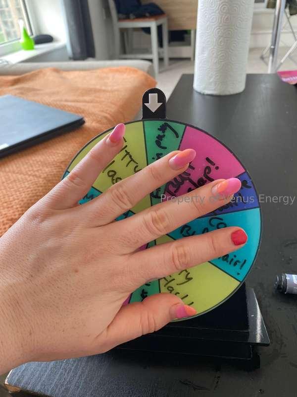 Guuuuys I got a wheel to spin on lives!! I wrote lots of fun..