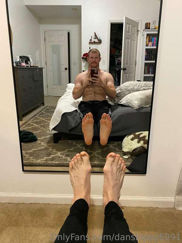 My feet are clean, they’re just working feet 👣