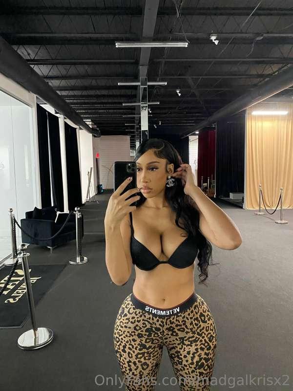 just tryna be your girl ❤️