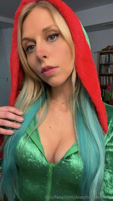 Whos excited for my santa sextape?... 😈