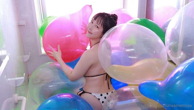 We played with balloons🎈I hope you all checked it out!It's s..