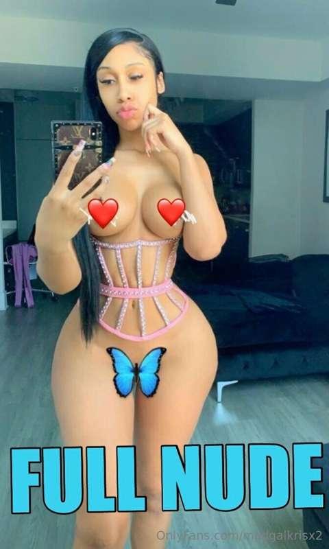 ### TAKING IT ALL OFF 🍑 
Spreading and Shaking my fat ass 🥵 ..