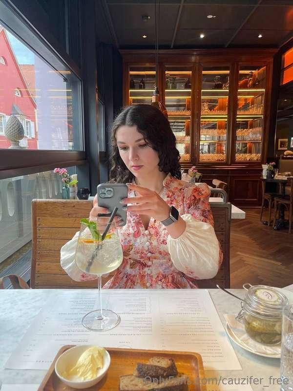 what eating out with me looks like 😜