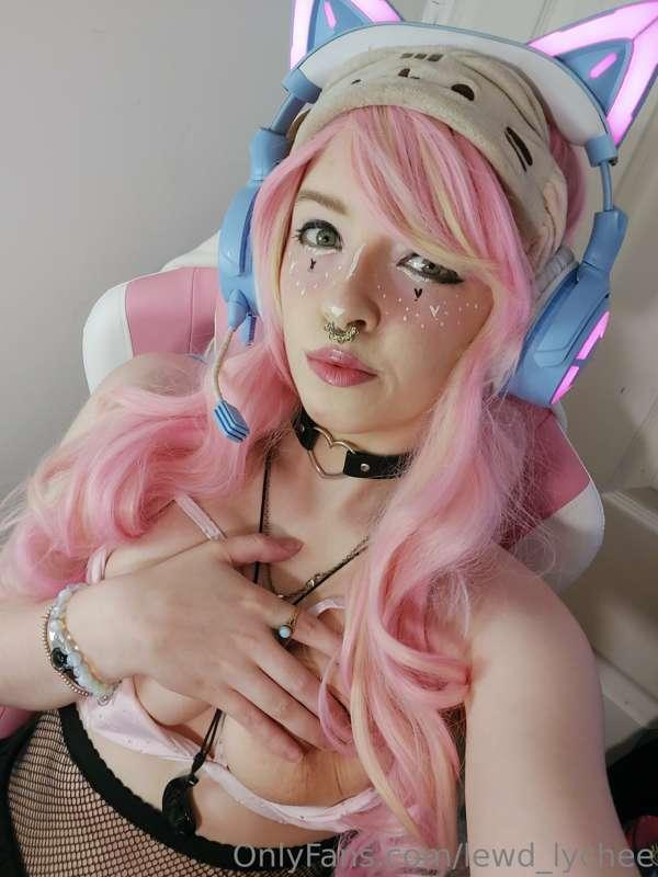 UwU egirl bs