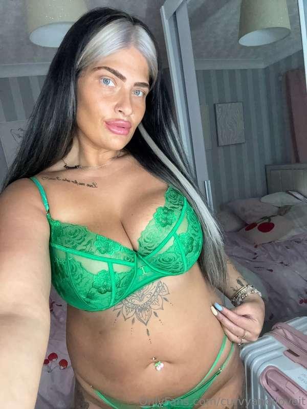 curvyandiloveit image #0